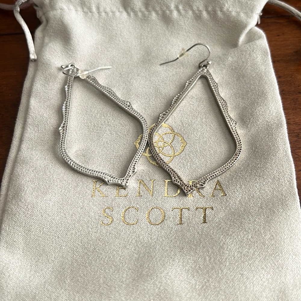 Kendra Scott Sophee Drop Earrings in Silver